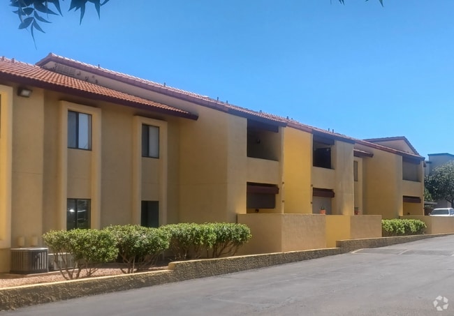 Building Photo - 2160 N Pantano Rd Rental