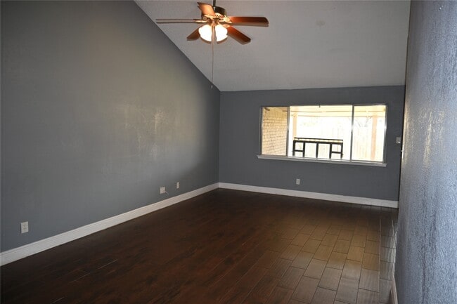 Photo - 15426 Peermont St