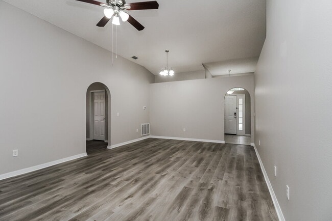 Photo - 932 Vanderbilt Dr