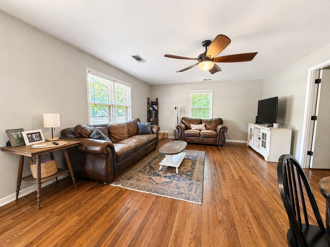 Photo - 1021 Old Bishop Rd