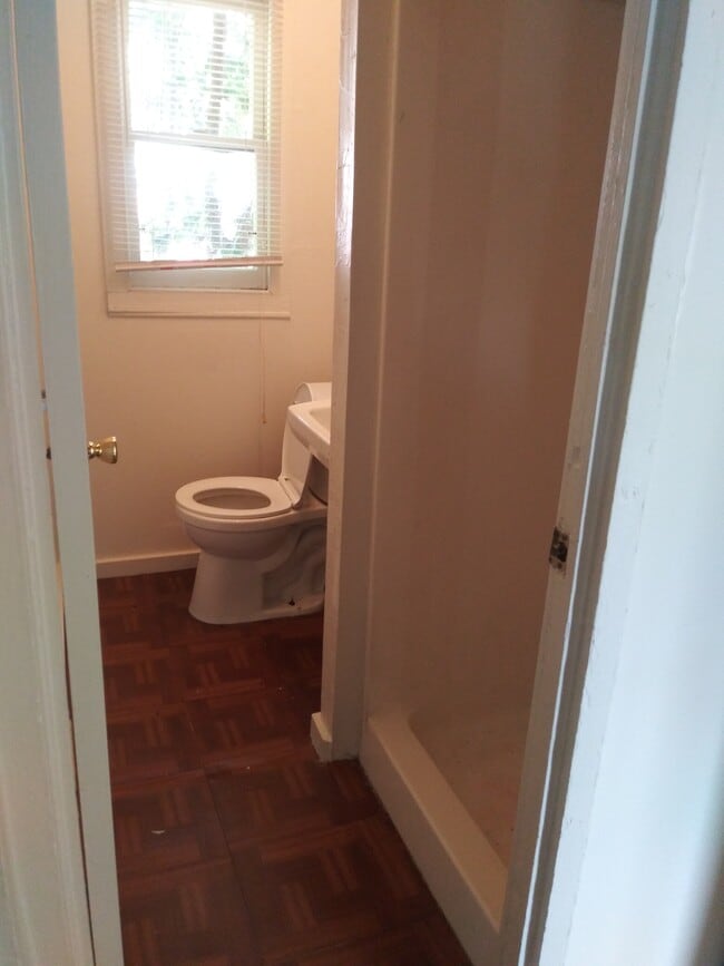 Photo - 512 Lockhart St