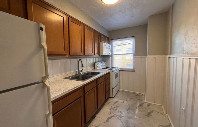 Building Photo - 596 Lowell Ave Unit 596-01