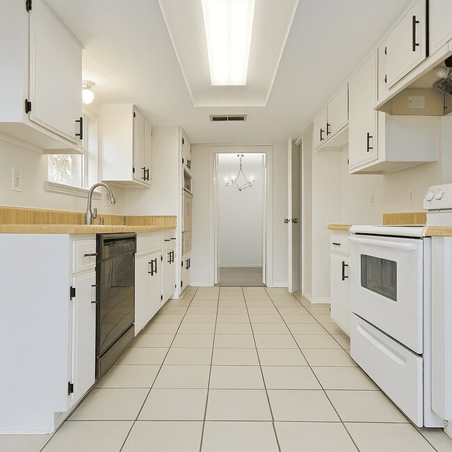 Photo - 7015 Maple Fox Dr