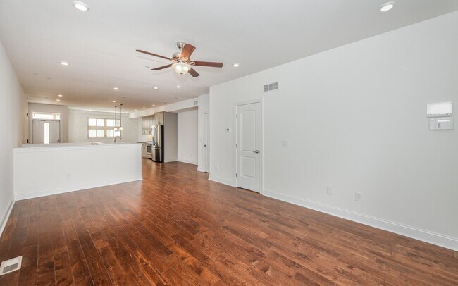 Photo - 2132 E Sergeant St Unit 1