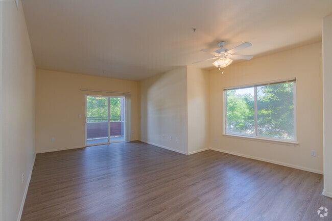 1 habitación, 1 baño - 821 pies cuadrados - Asequible - Comedor - Eaglewood