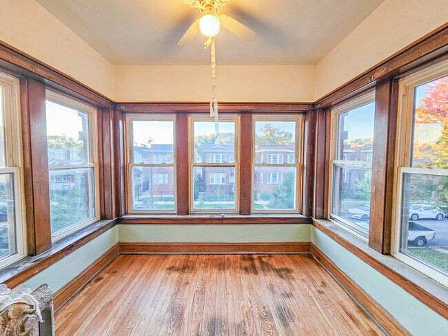 Photo - 3338 W Cullom Ave Unit 2