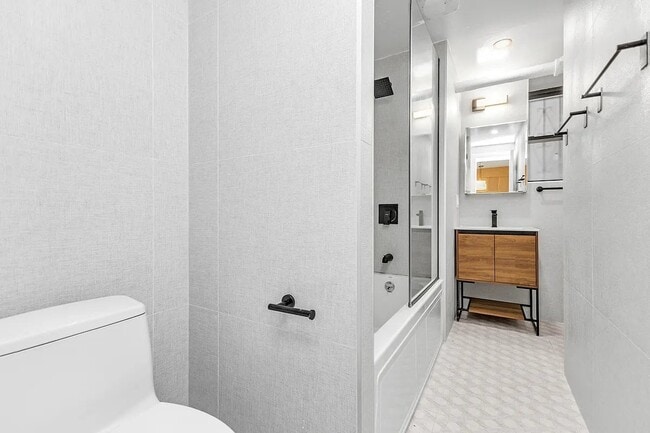 Photo - 704 Eighth Avenue Unidad GARDEN