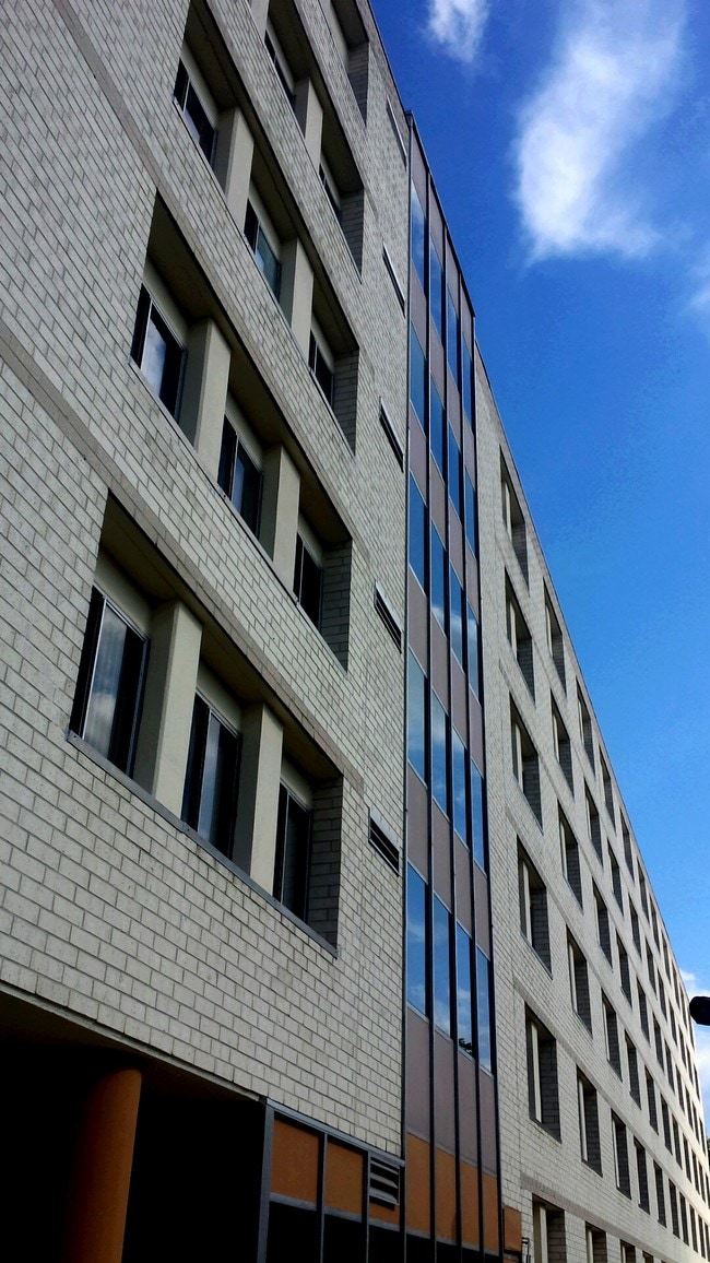 Sundale Manor Apartments
