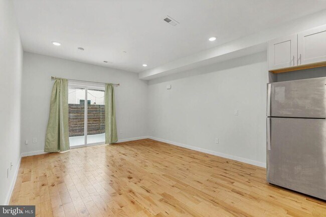 Photo - 2153 N Franklin St