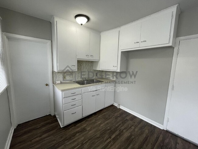 Photo - 114 Strong Ave Unit 4