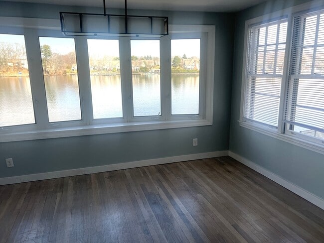 Photo - 147 Lake Ave Unit 147