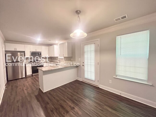 Photo - 5231 Hanover St