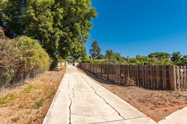 Photo - 2474 Barbara Dr