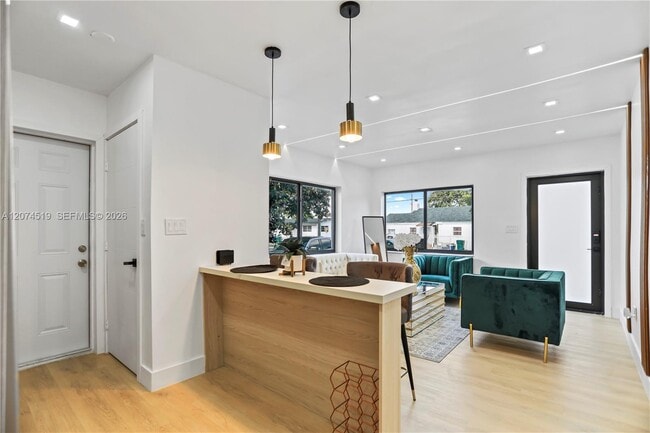 Photo - 1040 NW 35th St Unidad 1042