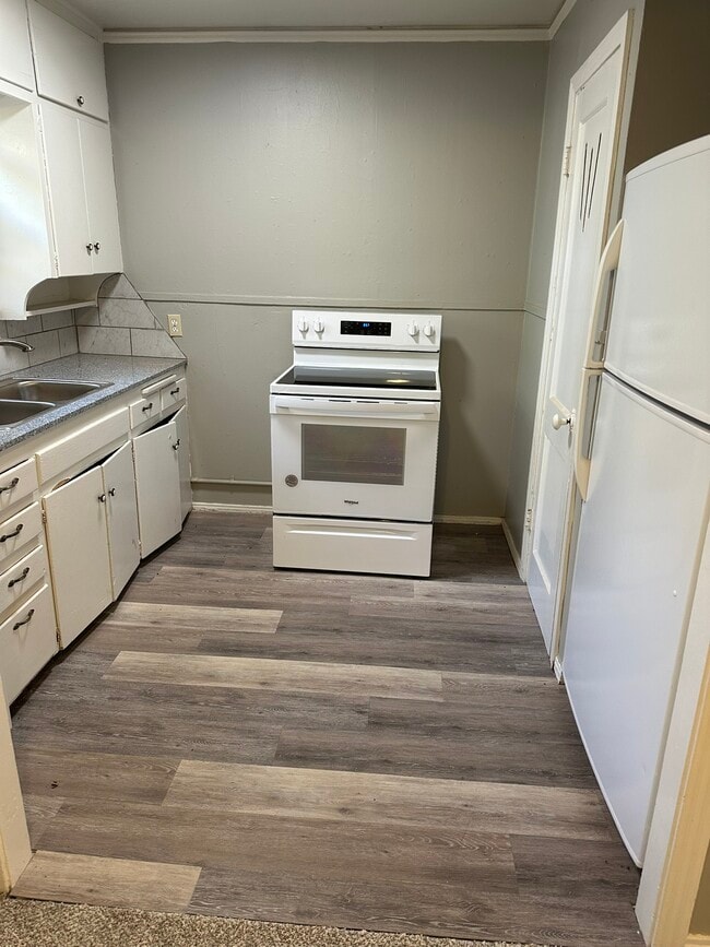 Photo - 409 W Johnson St House