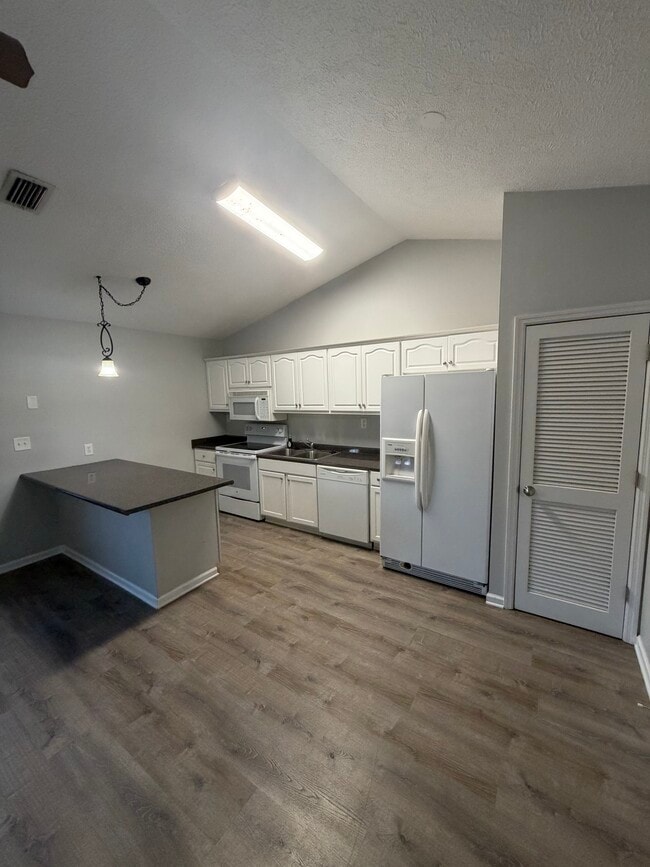 Cocina - 6224 Sunset Ave