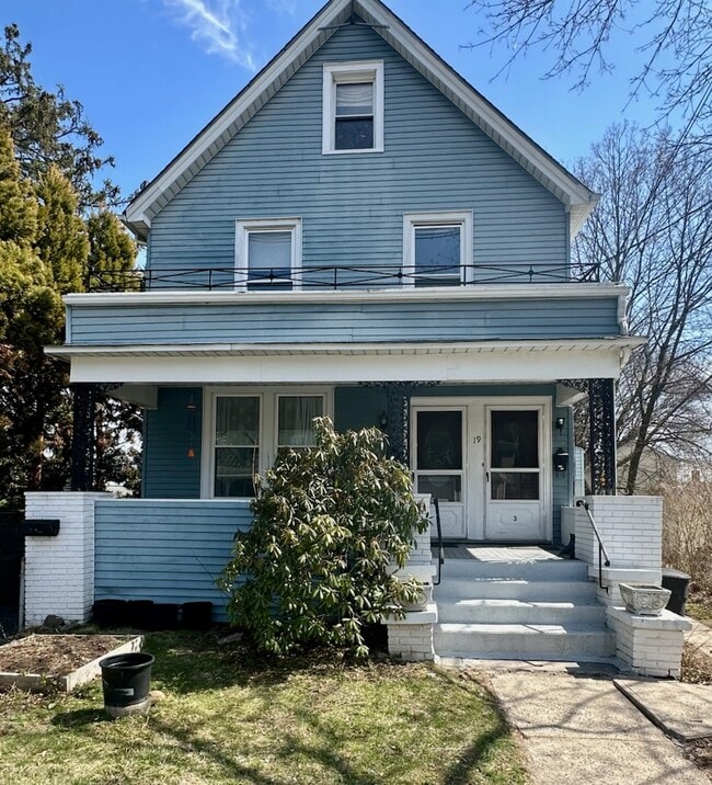 Building Photo - 19 S Midland Ave Unit 2