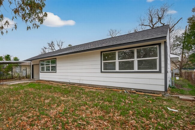 Photo - 5833 Southlea St