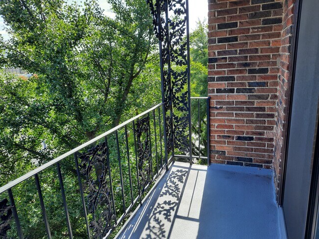 Balcony looking south - 434 Clinton Pl Unit #604