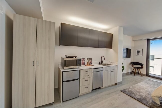 Photo - 145 Leavenworth St