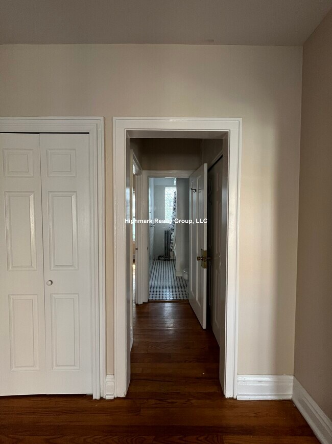 Photo - 912 Reba Pl Unit 2N