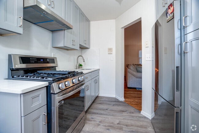 1BR, 1BA - 700SF Kitchen