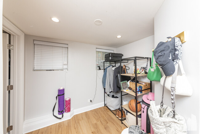 Photo - 1545 W Addison St Apartment Unit GDN