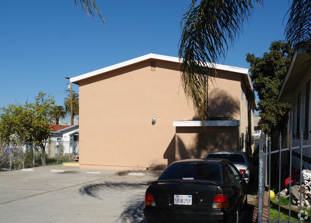 Photo - 2072 Irving Ave