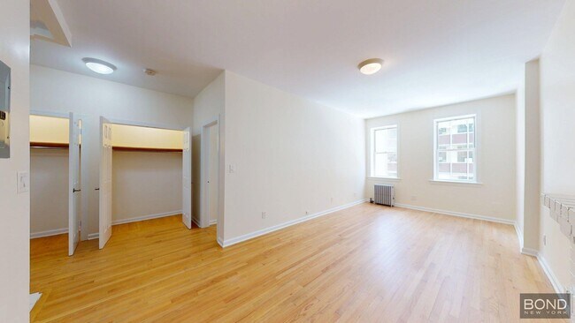 Photo - 52 W 56th St Apartment Unit 4F