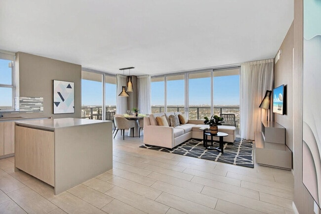 Building Photo - 4010 S Ocean Dr