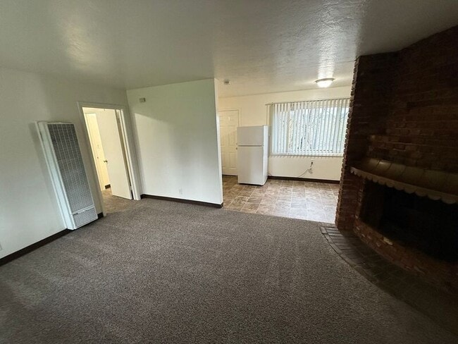 Building Photo - 279 Kearney St S