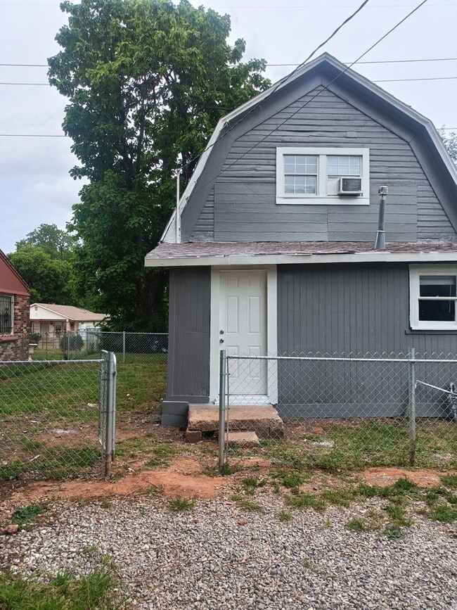 Photo - 3 Bed / 1.5 Bath Home Available Now!