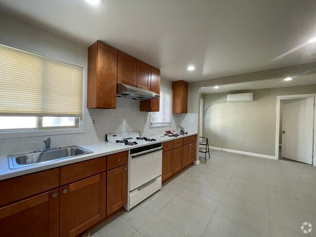 Building Photo - 126 E Center St Unit A Rental