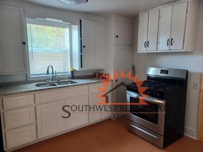 Photo - Charming 2 bedroom 1 bathroom home