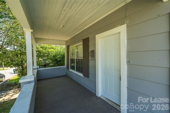 Photo - 620 N Moran St