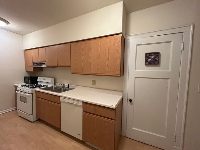 Building Photo - 2554 W Eastwood Ave Rental