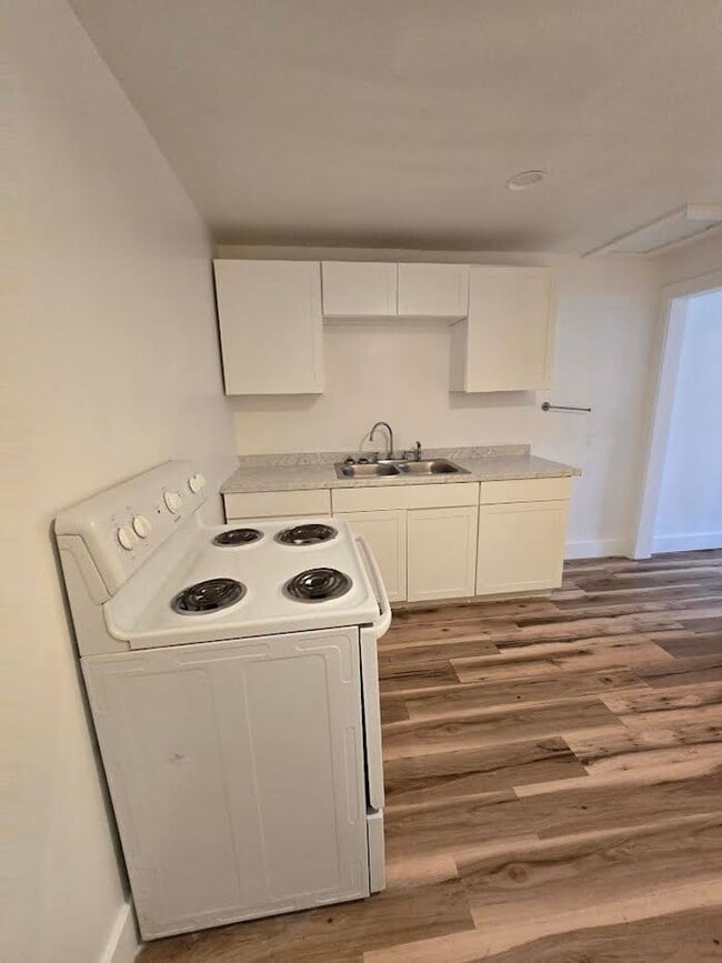 Photo - Spacious One Bedroom Duplex located near S...