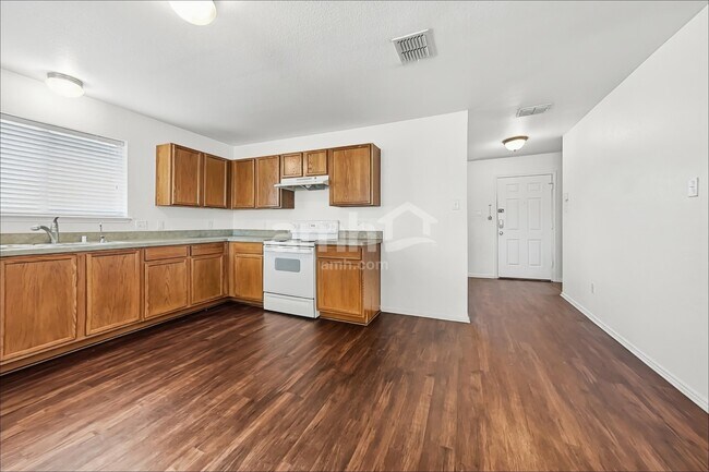 Photo - 617 Overton Dr