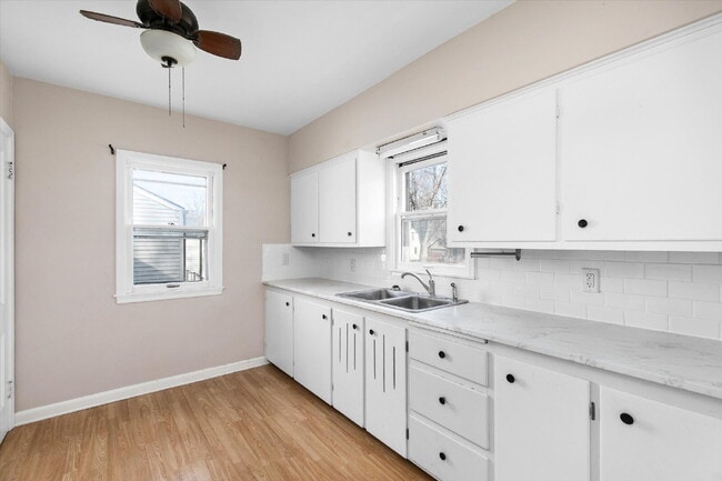 Photo - Charming 2-Bedroom Bungalow with Gleaming Hardwood Floors in Des Moines Area