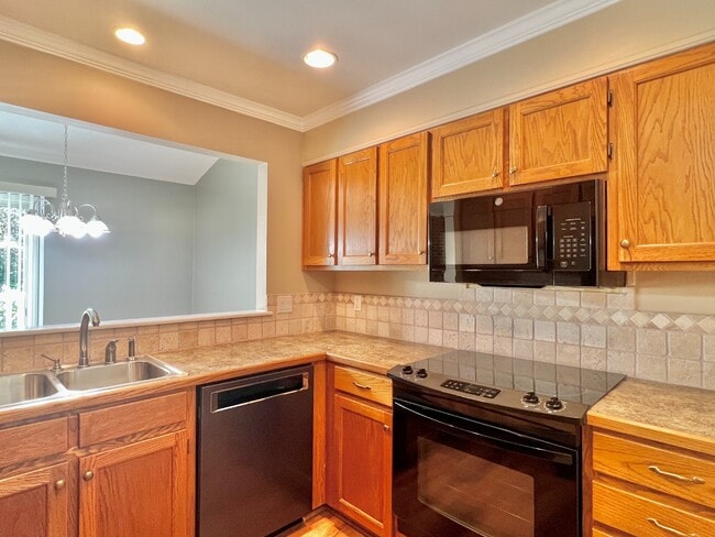 Photo - End Unit in Great Location!