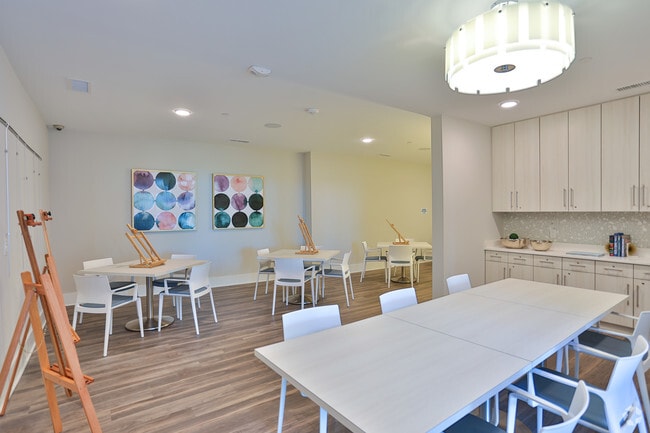 Overture Providence 55+ Active Adult Apart... - Overture Providence 55+ Active Adult Apart... Apartamentos