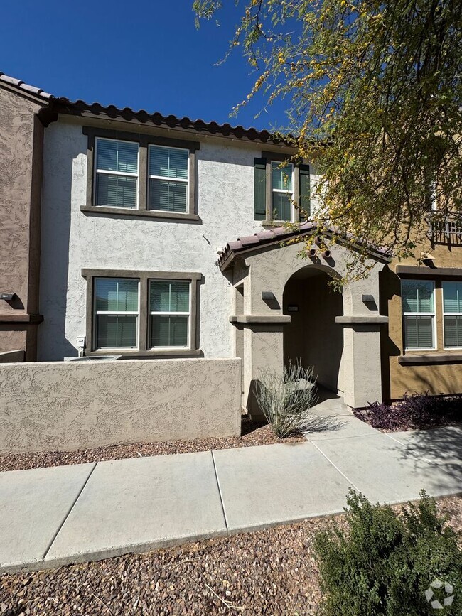 Building Photo - Beautiful newer townhome located in Tempe