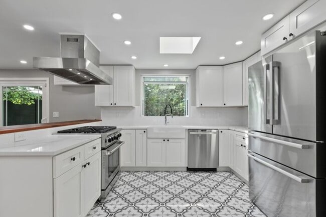 Photo - Elegant Air-Conditioned Newly Remodeled Matthews Beach Rambler