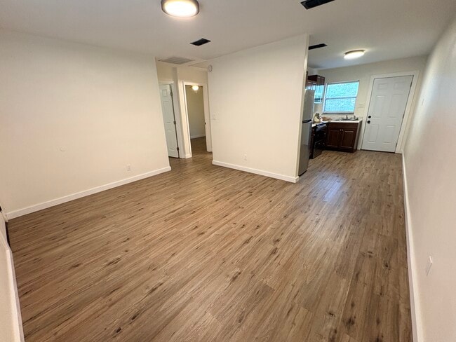 Photo - 2825 E Clark St