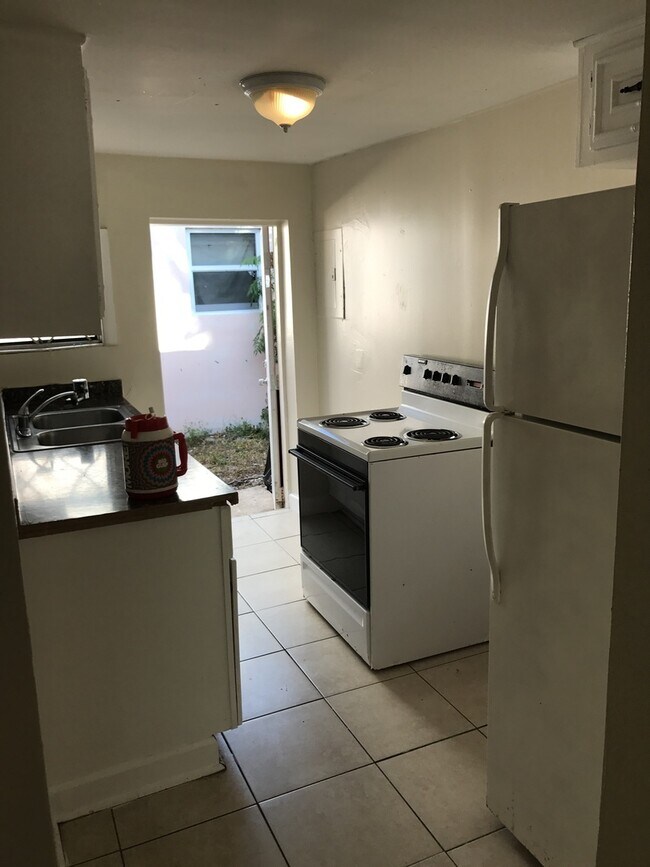 Photo - 635 NW 10th Terrace Apartment Unit 1