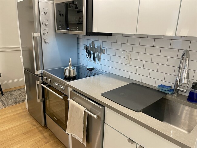 827 Boylston St Unidad 200