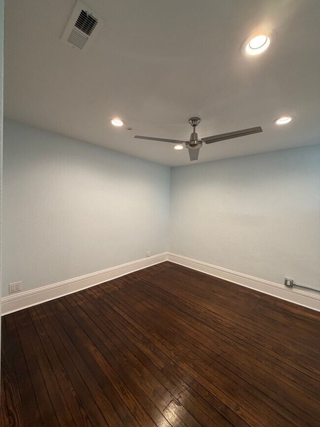 Photo - 127 W Main St Unidad 203