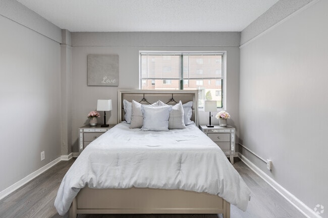 1BR, 1BA - 750SF - Regency Village