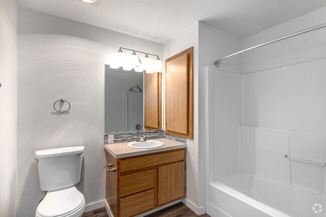 2BR, 1BA - 875SF