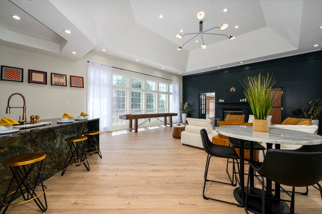 Building Photo - Carriage Place at Lake Chesterfield Rental